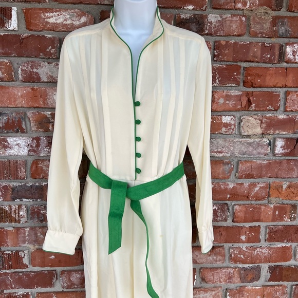 Dresses & Skirts - Vintage off white and green dress size medium